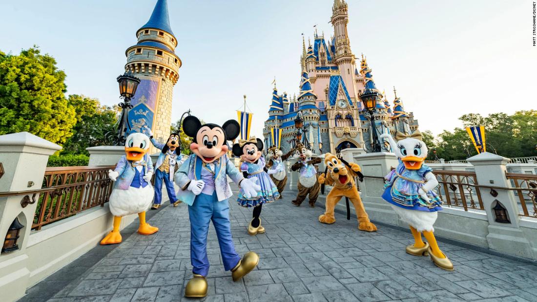 Anforderungen zum Anheben von Masken in den Disney Resorts USA für geimpfte Gäste