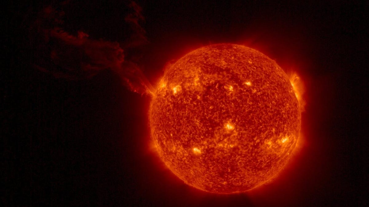Ein beispielloses Foto fängt eine seltsam große Sonnenexplosion ein