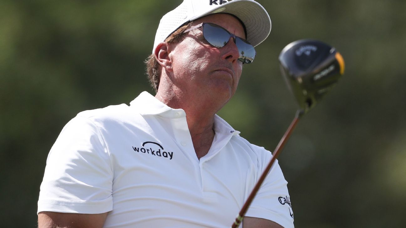 Photo of Phil Mickelson entschuldigt sich für die Kommentare der Super Golf League und wird sich auf „Golfs beste Interessen“ konzentrieren