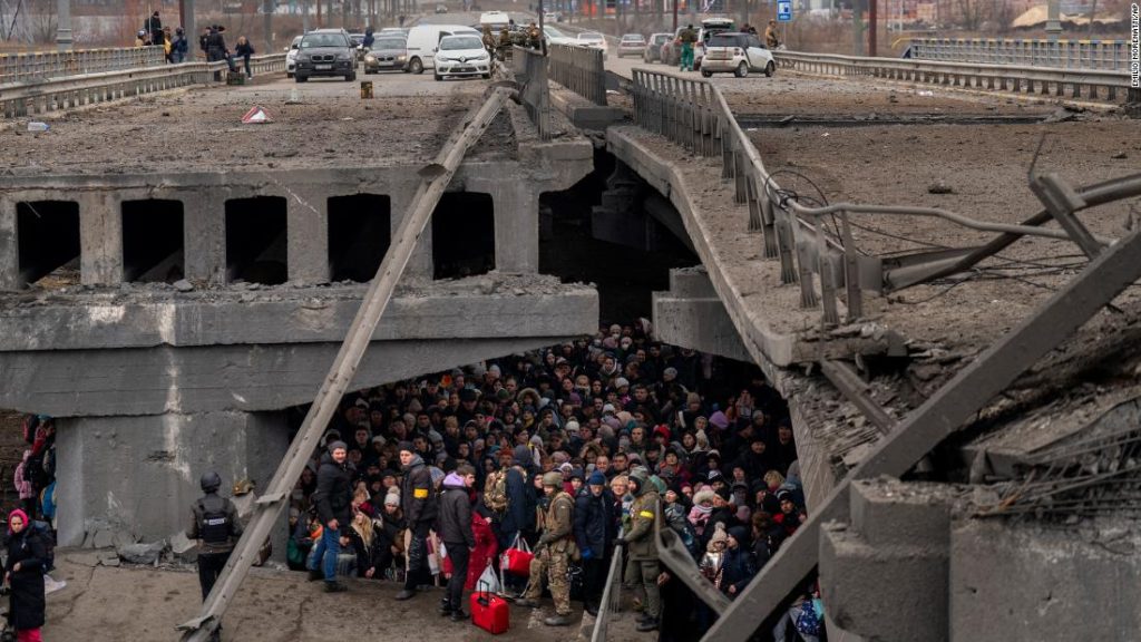 Die Evakuierung von Mariupol wurde gestoppt, als ukrainische Beamte Russland beschuldigten, gegen den Waffenstillstand verstoßen zu haben