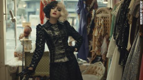 Emma Stone spielt in & # 39;  Cruella.  & # 39; 