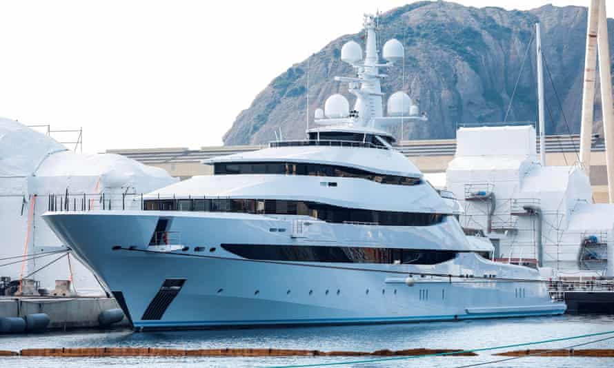 Die Luxusyacht Amore Vero, die angeblich dem Chef von Rosneft gehört, im Hafen von La Ciotat bei Marseille.