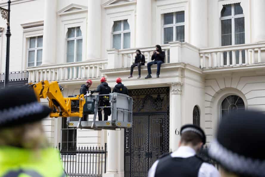 Demonstranten haben kürzlich die 25-Millionen-Pfund-Villa von Oleg Deripaska übernommen.