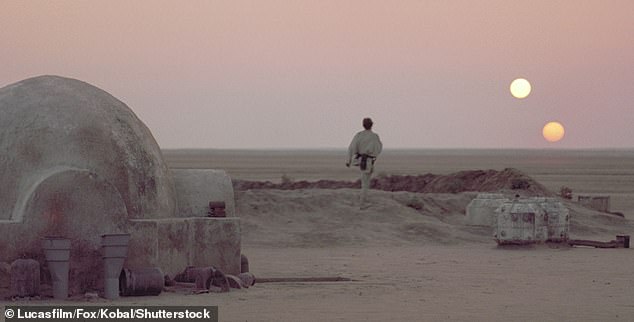 Einige Exoplaneten umkreisen zwei Sterne gleichzeitig, wie Tatooine im Film Star Wars von 1977 (im Bild)