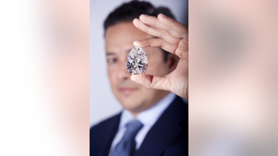 Ein birnenförmiger Diamant mit 228 Karat wurde bei Christie's verkauft