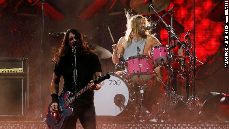 Dave Grohl und Taylor Hawkins von den Foo Fighters treten am dritten Tag des Lollapalooza Chile 2022 im Parque Bicentenario Cerrillos in Santiago auf.