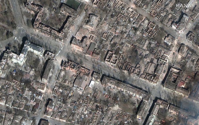 Photo of Neue Satellitenbilder zeigen die Zerstörung ganzer Apartmentkomplexe im Zentrum von Mariupol