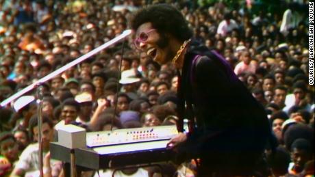 Sly Stone trat 1969 beim Harlem Cultural Festival auf und war in der Dokumentation „  Sommer der Seele.  & # 39;