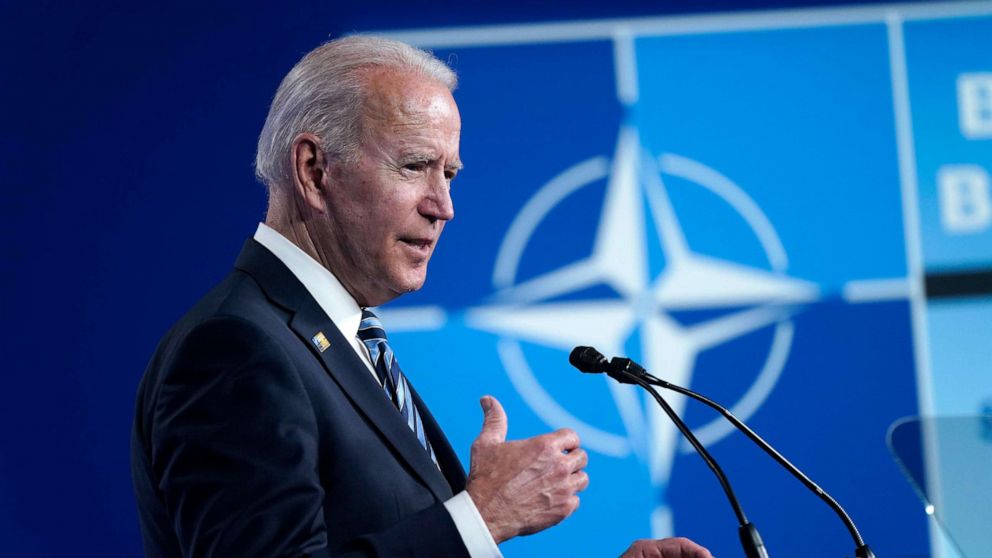 Biden macht sich auf den Weg zu einem hochrangigen NATO-Gipfel inmitten einer Pattsituation mit Putin über die Ukraine