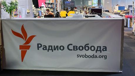 Weitere russische Medien schlossen, während Moskau dichtmacht