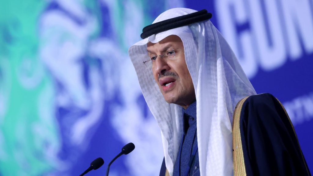 Der saudische Energieminister sagt, die OPEC werde die Politik aus Ölentscheidungen herausnehmen