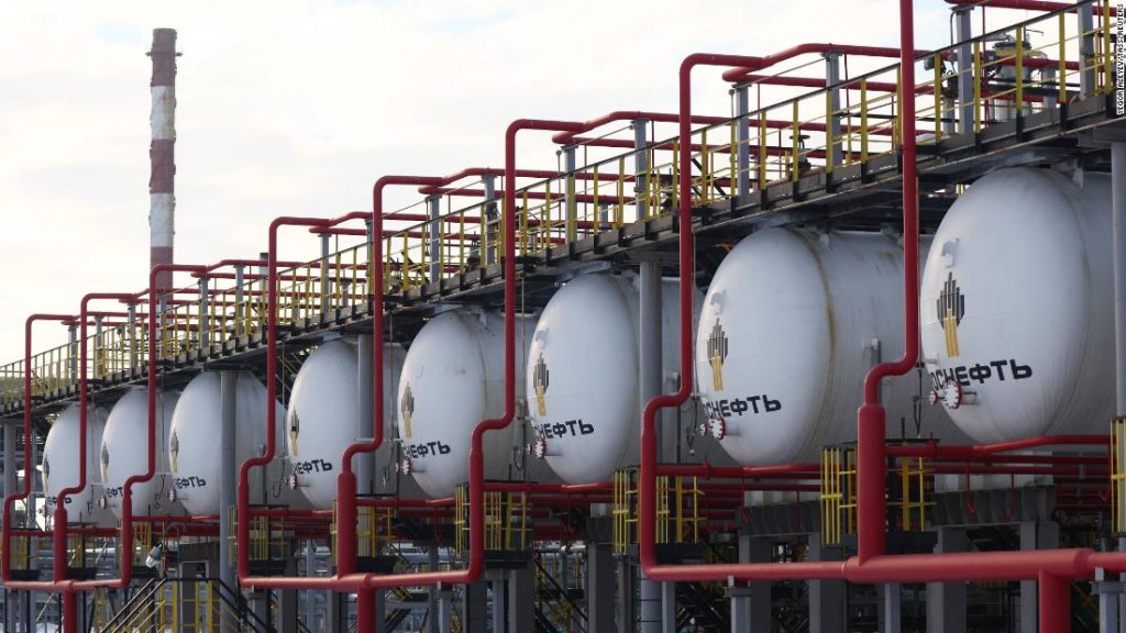 Die Internationale Energieagentur warnt davor, dass Russland innerhalb weniger Wochen 30 % seiner Ölförderung verlieren könnte