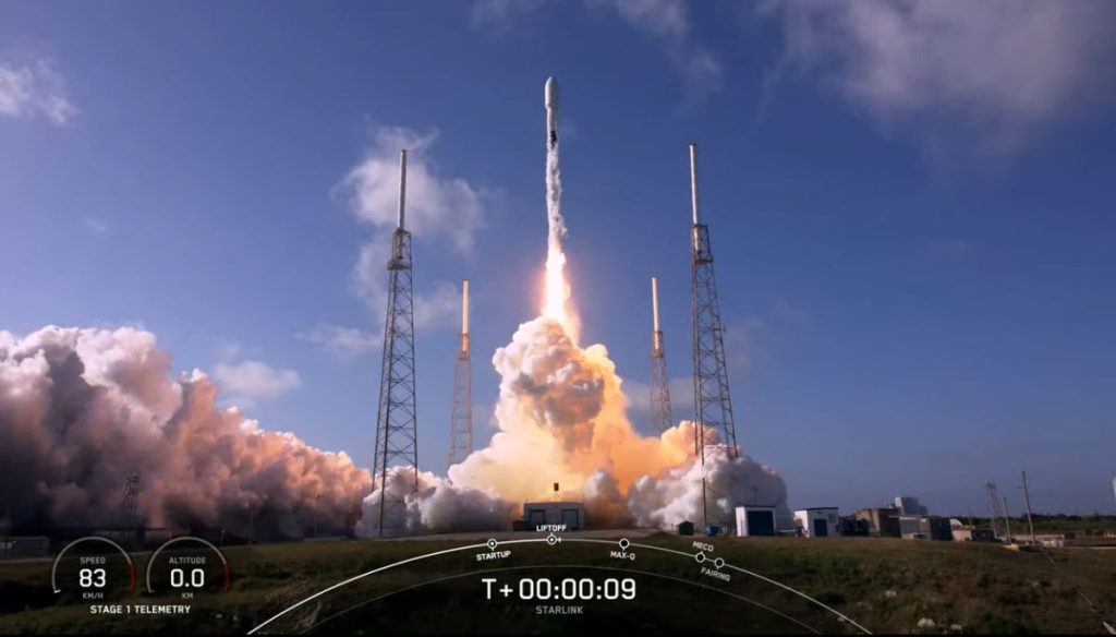 SpaceX startet Starlink-Satelliten auf einem „amerikanischen Besenstiel“ und eine Rakete landet im Meer