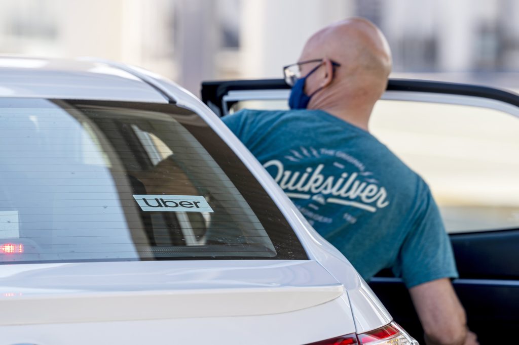 Uber fügt Treibstoffzuschläge aufgrund höherer Benzinpreise hinzu