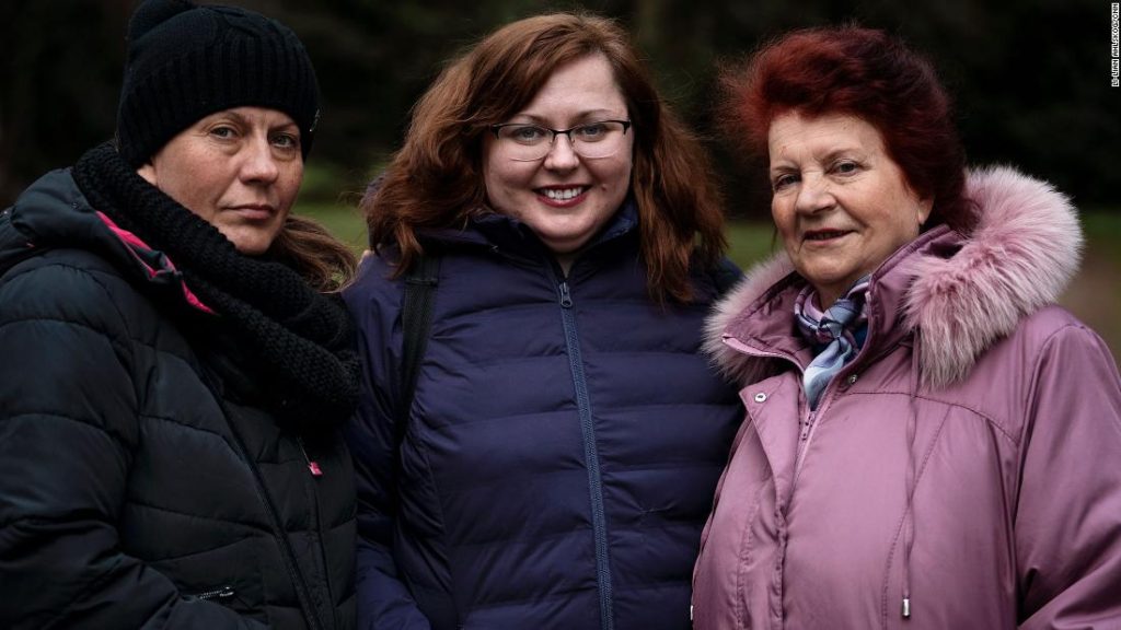 Die Familie einer ukrainisch-amerikanischen Frau musste nach Russland fliehen.  Sie schmuggelte sie nach Polen