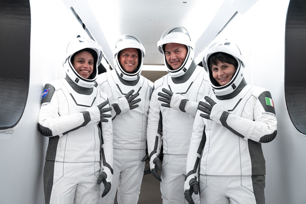 Photo of Die nächste Crew von SpaceX startet und wartet auf die Rückkehr der Spezialmission der Astronauten – Spaceflight Now
