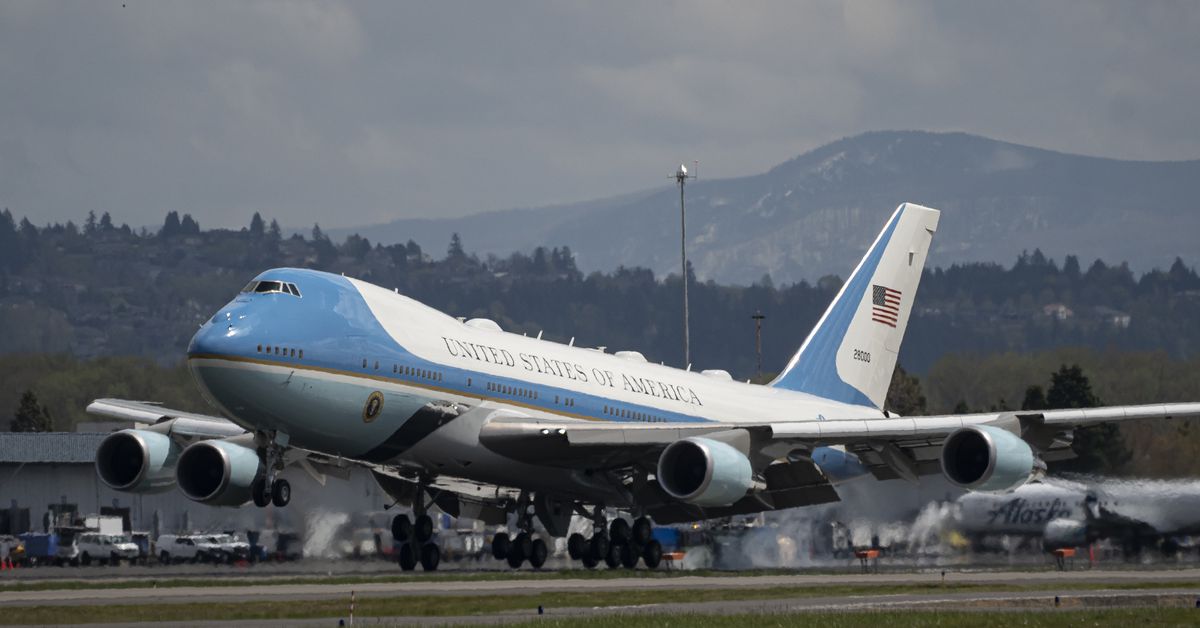 Photo of Boeing-CEO nennt Trumps Air Force One-Deal ein Risiko, das „vielleicht nicht hätte eingegangen werden sollen“