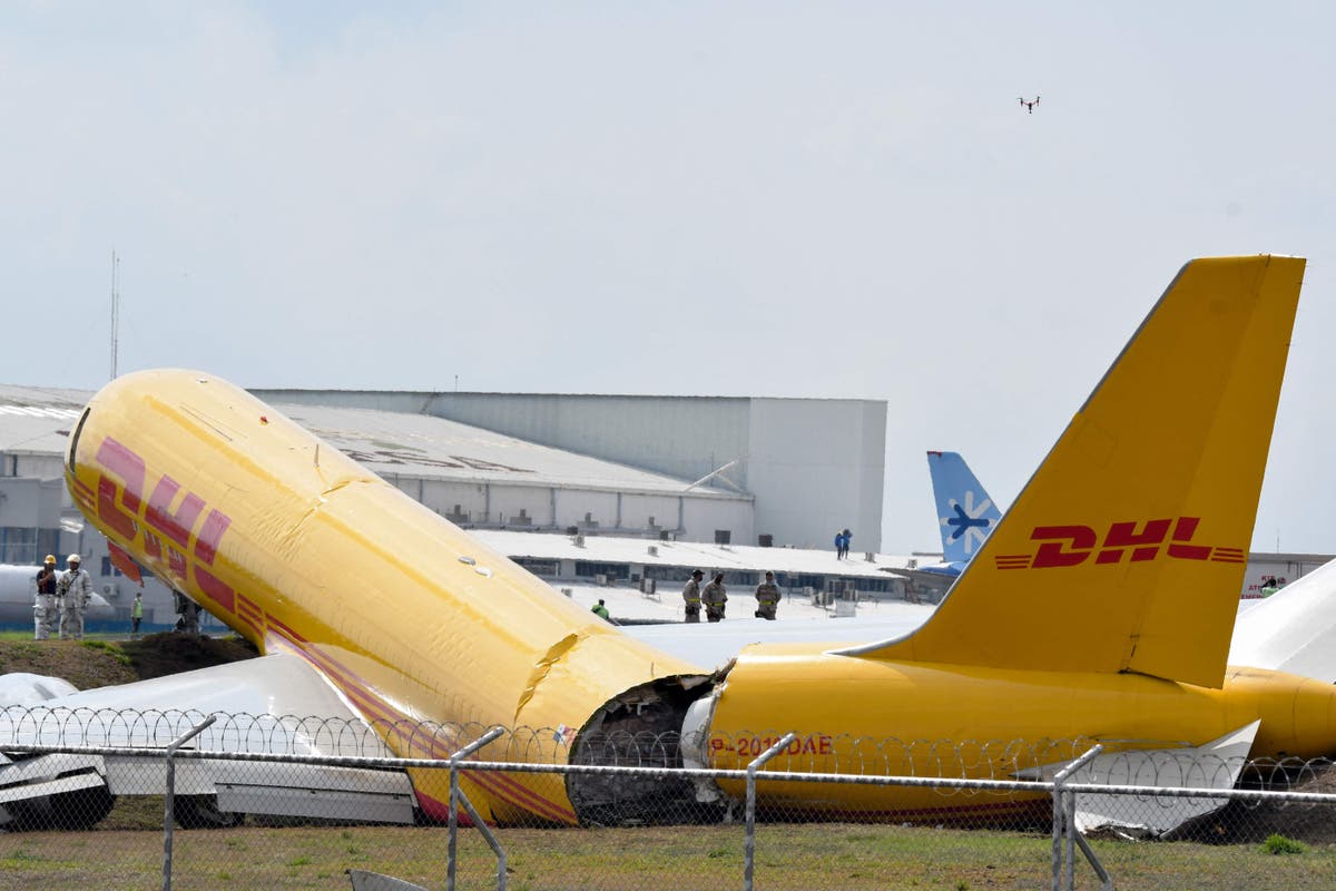 Das DHL-Frachtflugzeug stürzt bei einer Notlandung auf dem Flughafen von Costa Rica in zwei Hälften ab