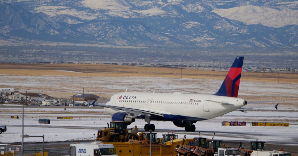 Delta Plan macht eine Notlandung, nachdem die Windschutzscheibe mitten im Flug zerschmettert wurde