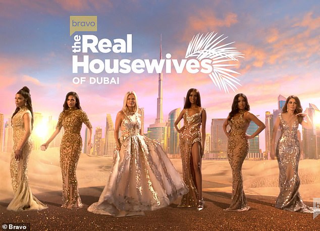 das neue!  The Real Housewives of Dubai hat ein Besetzungs- und Debütdatum, und Bravo teilte es am Freitag mit.  Die neue Show wird am 1. Juni mit Nina Ali, Chanel Ayan, Caroline Brooks, Dr. Sarah Al Madani, Lisa Milan und dem Lieblingsnetzwerk von Caroline Stanbury ausgestrahlt.