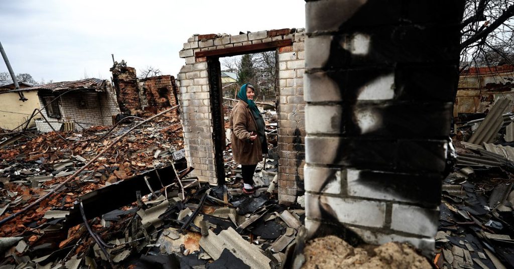 Dutzende Ukrainer in Grab in der Nähe von Kiew gefunden, während sich im Osten eine Schlacht abzeichnet