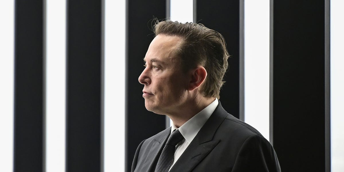 Elon Musk schlug Stellenabbau vor und stellte Stars ein, um Twitter zu helfen: Berichte