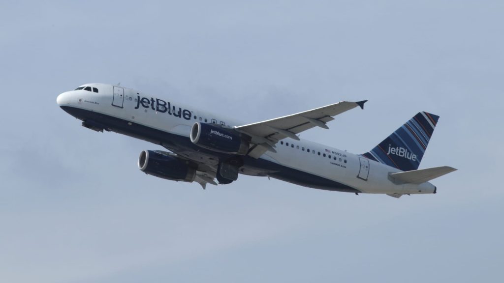 JetBlue bietet Flugbegleitern einen Anwesenheitsbonus in Höhe von 1.000 US-Dollar für den Frühlingsreiseschub