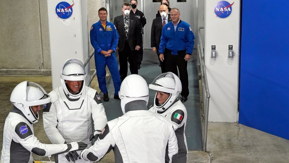 Photo of SpaceX startete 4 NASA-Astronauten nach einem Privatflug