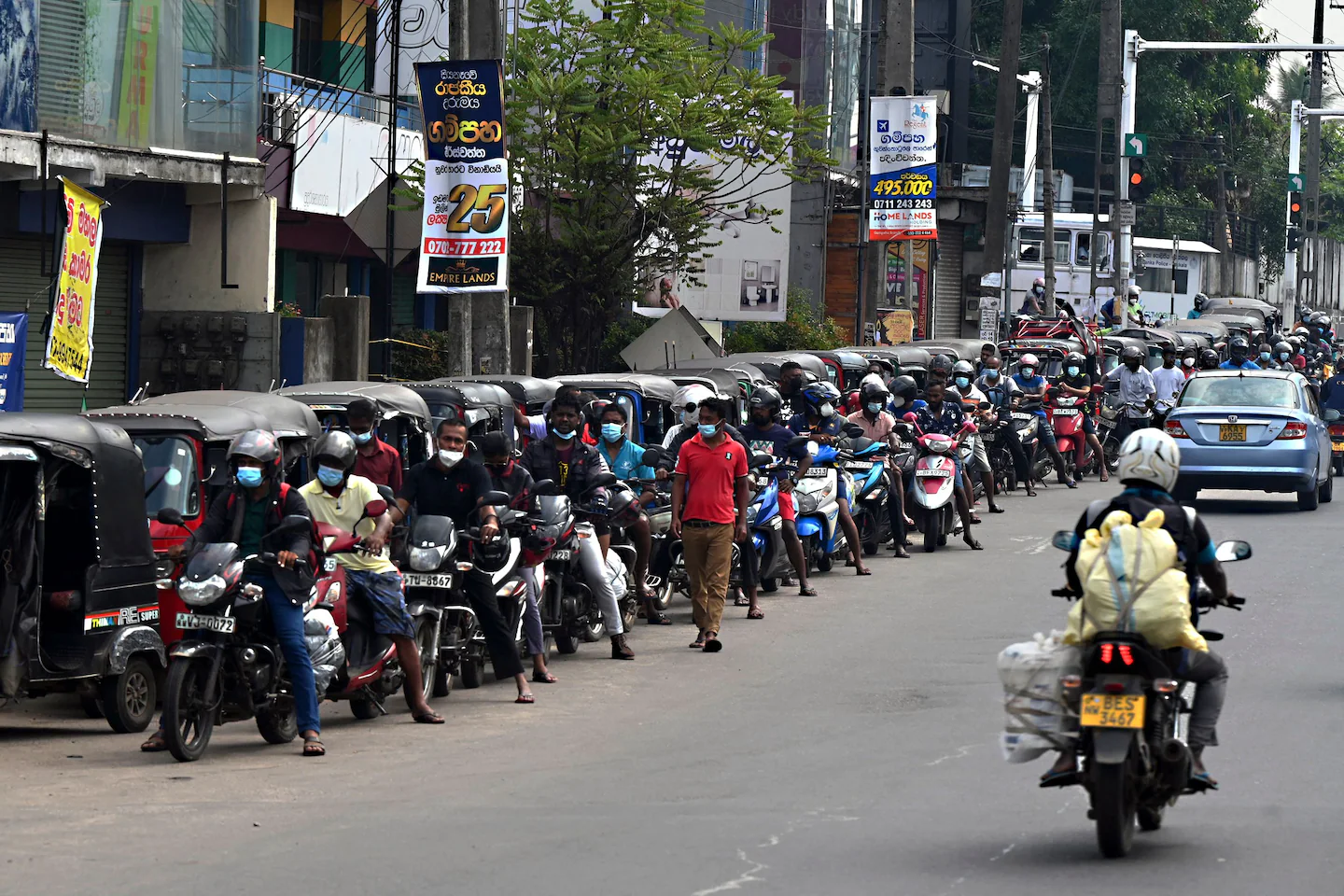 Photo of Sri Lanka kommt inmitten einer wirtschaftlichen und humanitären Krise mit der Auslandsverschuldung in Verzug