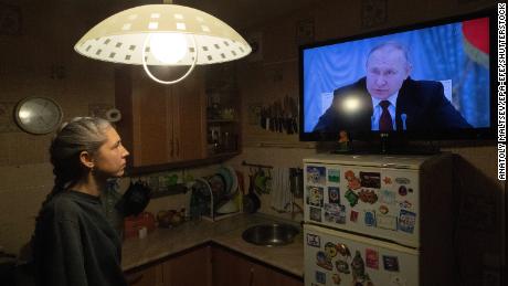 Russen in Unwissenheit über den wahren Kriegszustand inmitten der orwellschen Medienberichterstattung über das Land