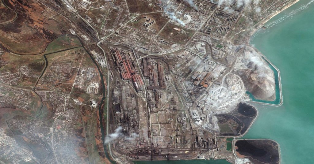 „Ein Schloss in einer Stadt“: Ukrainer klammern sich an ein Stahlwerk in Mariupol