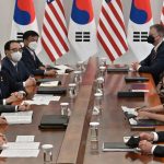 Biden, der Südkoreaner Yoon, gelobte, Nordkorea abzuschrecken, bot aber an, dem Coronavirus zu helfen