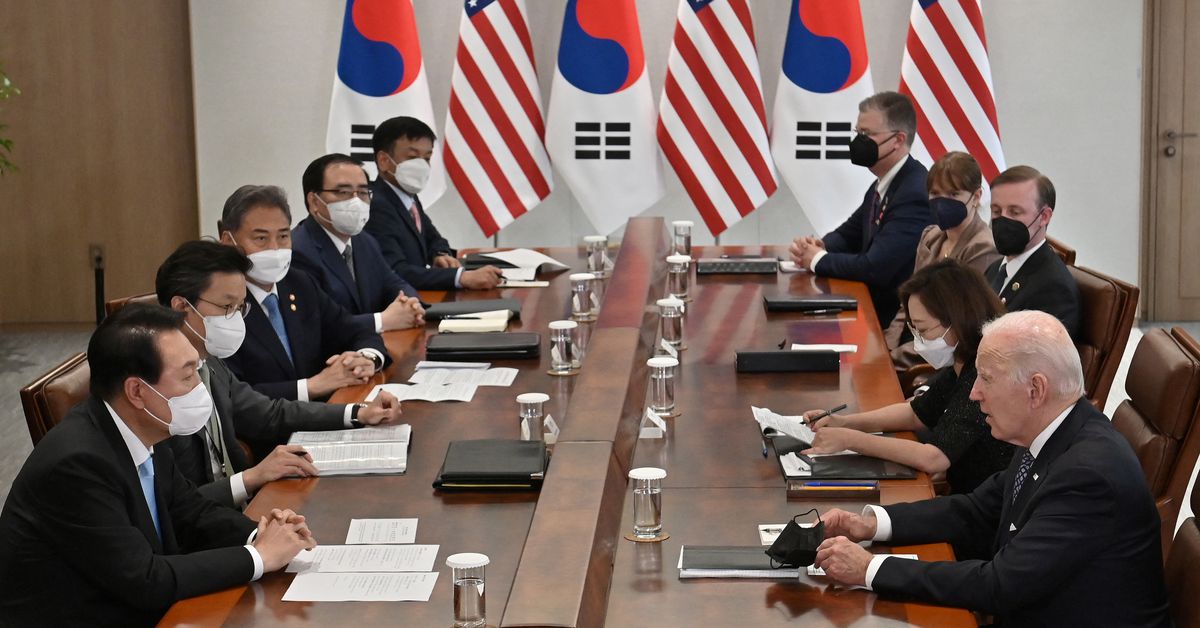 Photo of Biden, der Südkoreaner Yoon, gelobte, Nordkorea abzuschrecken, bot aber an, dem Coronavirus zu helfen