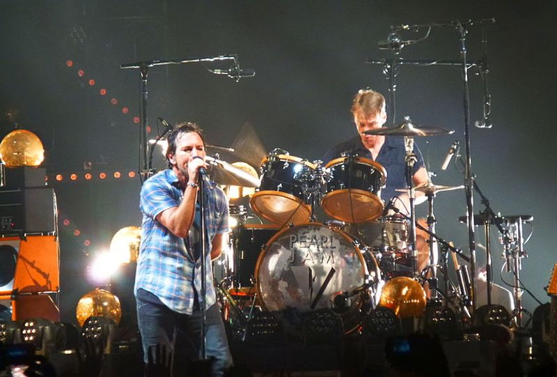 Pearl Jam ermöglicht es dem Fan, Matt Cameron an die Drums zu füllen