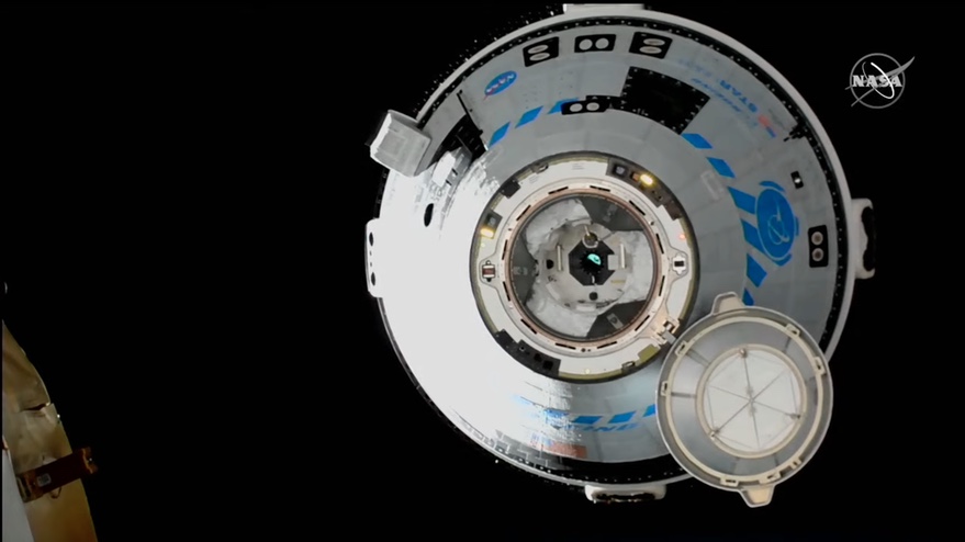 Starliner dockt zum ersten Mal an die ISS an