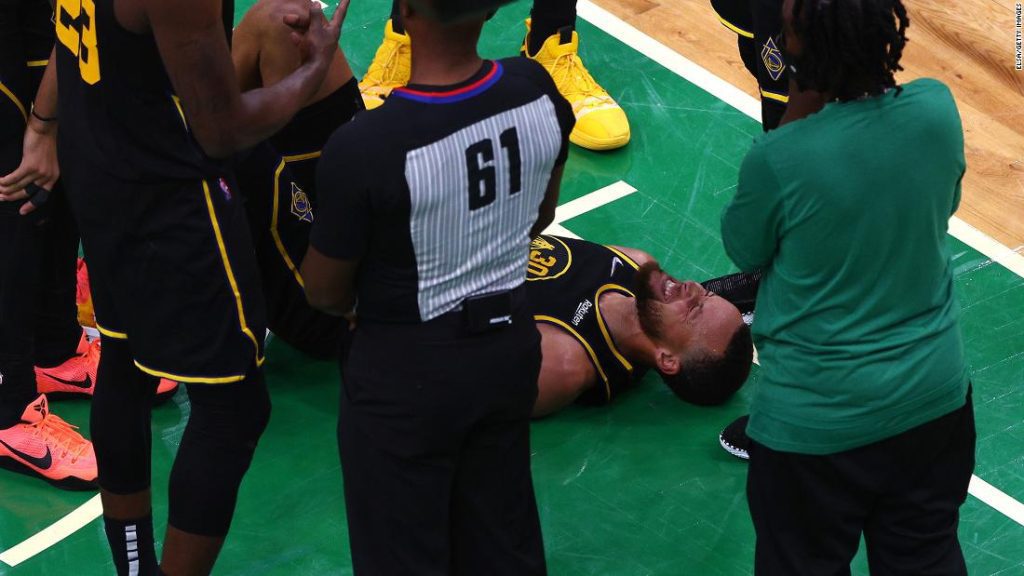 NBA-Finale, Spiel 3: Steve Currys Verletzung bei der 116:100-Niederlage der Golden State Warriors gegen Boston Celtics