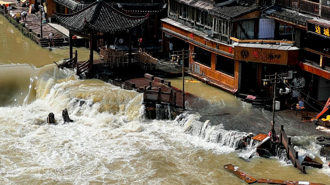 Photo of Schwere Regenfälle töten Dutzende in Südchina, da der Klimawandel die Überschwemmungszeiten verstärkt