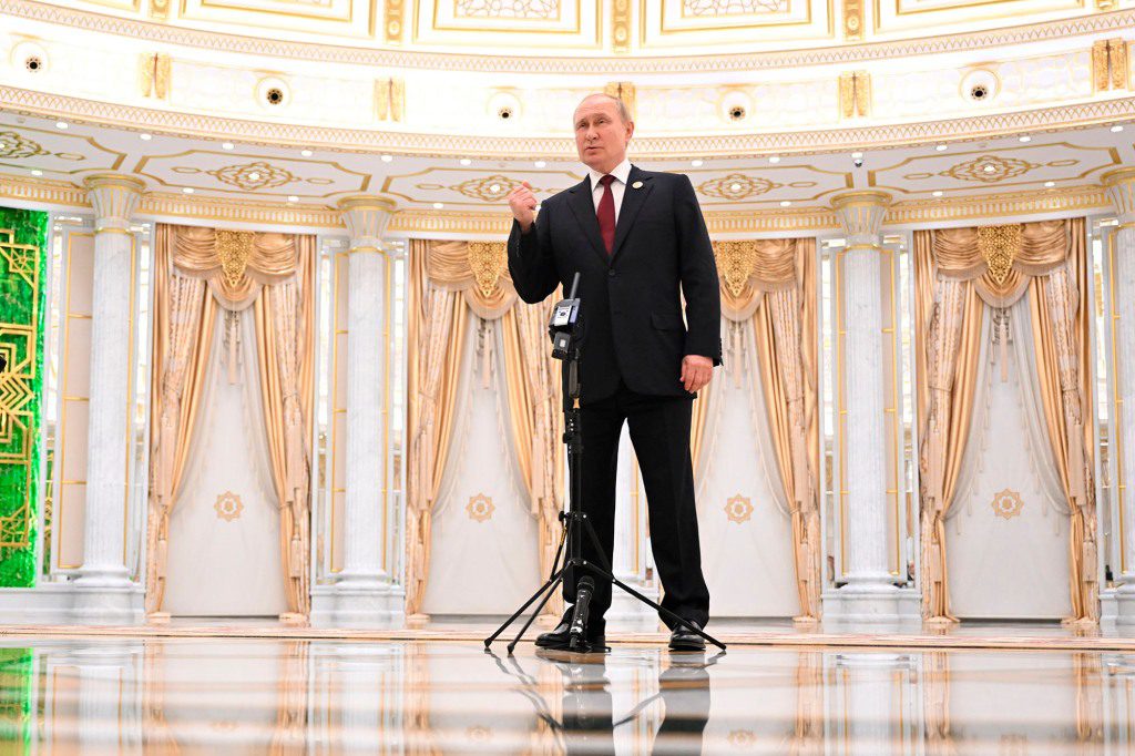 Der 69-jährige starke Kreml-Mann machte die scharfen Bemerkungen, als er am Donnerstag mit Reportern in Turkmenistan sprach.