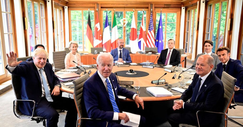 Biden sagt, G7 müssen zusammenhalten, da Goldsanktionen auf Putins „Kriegsmaschine“ abzielen