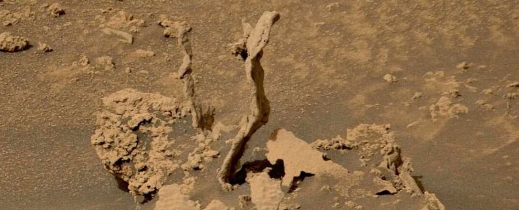 Curiosity hat einige wirklich seltsam aussehende, verdrehte Felskonstellationen auf der Marsoberfläche gefunden