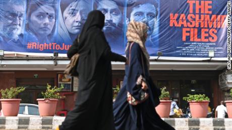 Indiens neuester Kassenschlager The Kashmir Files'  Es deckt die sich vertiefenden religiösen Spaltungen auf