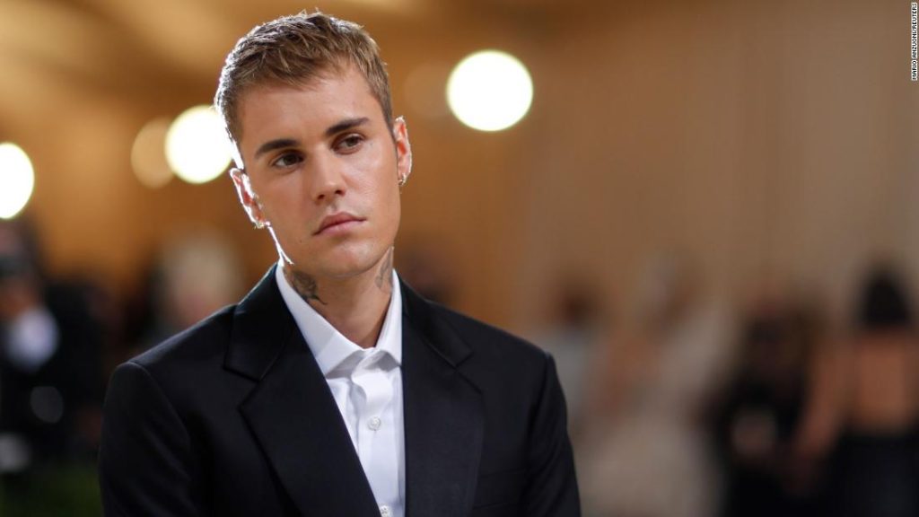 Justin Bieber sagt, er habe das Ramsay-Hunt-Syndrom, das einen Teil seines Gesichts gelähmt habe