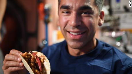 Astronauten feiern die rekordverdächtige chilenische Ernte im Weltraum mit einer Taco-Nacht