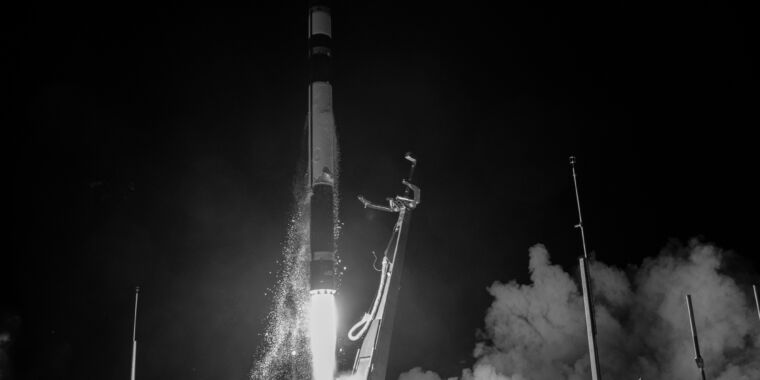 Raketenbericht: Krypto-finanzierte schwere Rakete;  Falcon 9 wurde während des Transports beschädigt
