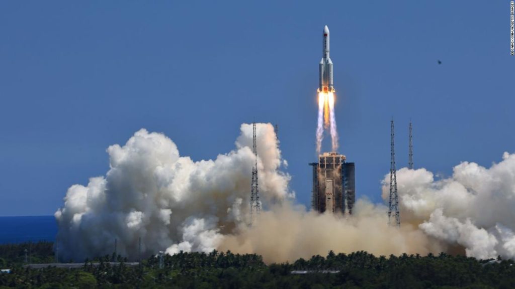 Die 21 Tonnen schwere chinesische Rakete wird nach dem Start der Raumstation auf die Erde fallen