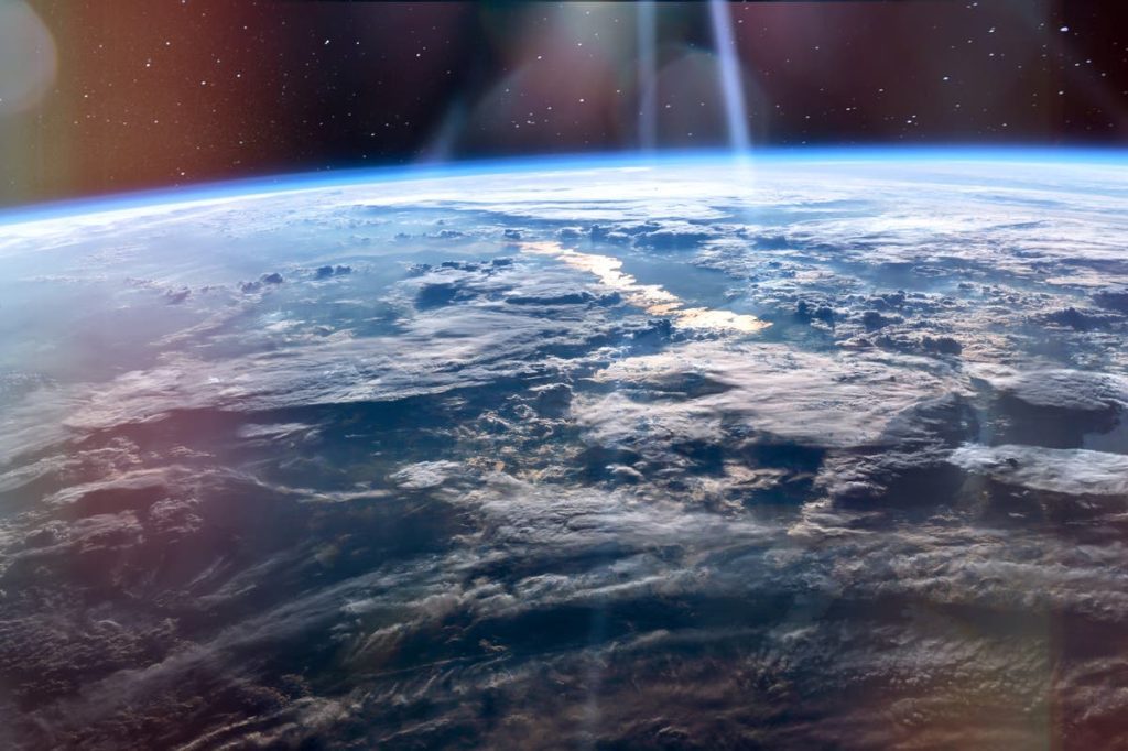 Die Entdeckung eines unerwarteten "riesigen" Ozonlochs über den Tropen