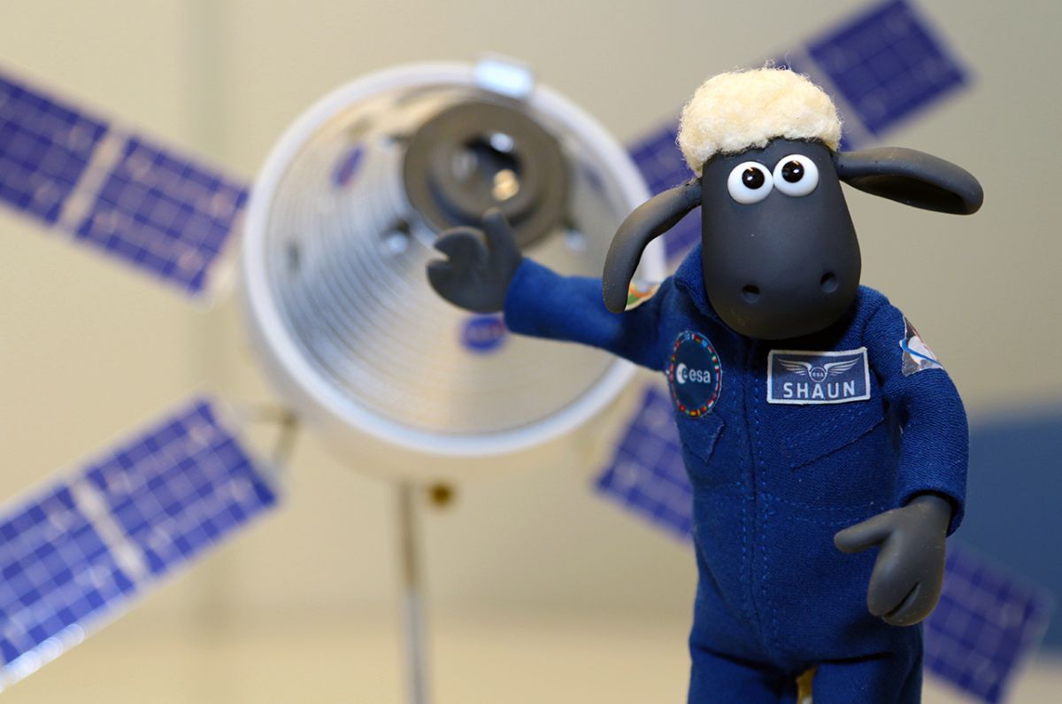 Photo of Shaun die Schafspuppe, die auf der Mondmission Artemis 1 der NASA fliegt