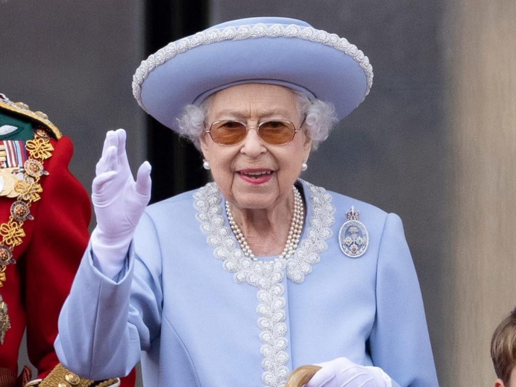 Berichten zufolge bat Königin Elizabeth II. Prinz William, ein Hobby einzustellen, das „die Erbfolge gefährden“ könnte.