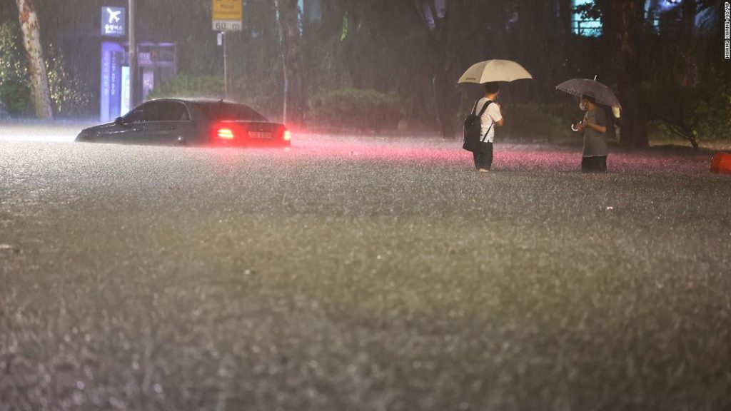Überschwemmungen in Seoul: Rekordregen tötete mindestens 8 Menschen in Südkoreas Hauptstadt, als Gebäude überschwemmt und Autos überschwemmt wurden