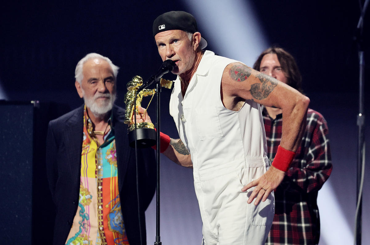 Photo of Chad Smith von Red Hot Chili Peppers widmet seinen VMA Award 2022 „Bruder“ Taylor Hawkins